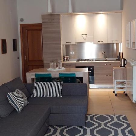 Residenza Teatro Vecchio Apartment Salo Bagian luar foto